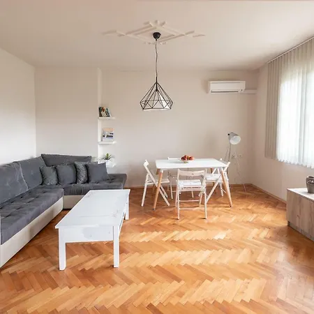 Saint George Apartment *